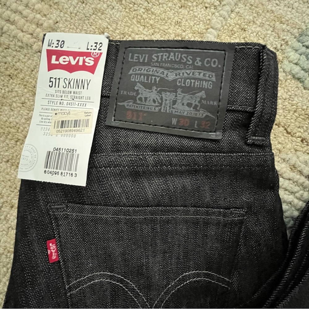NWT vintage Levi’s 511 skinny rigid denim. 30w x 32L
Black.